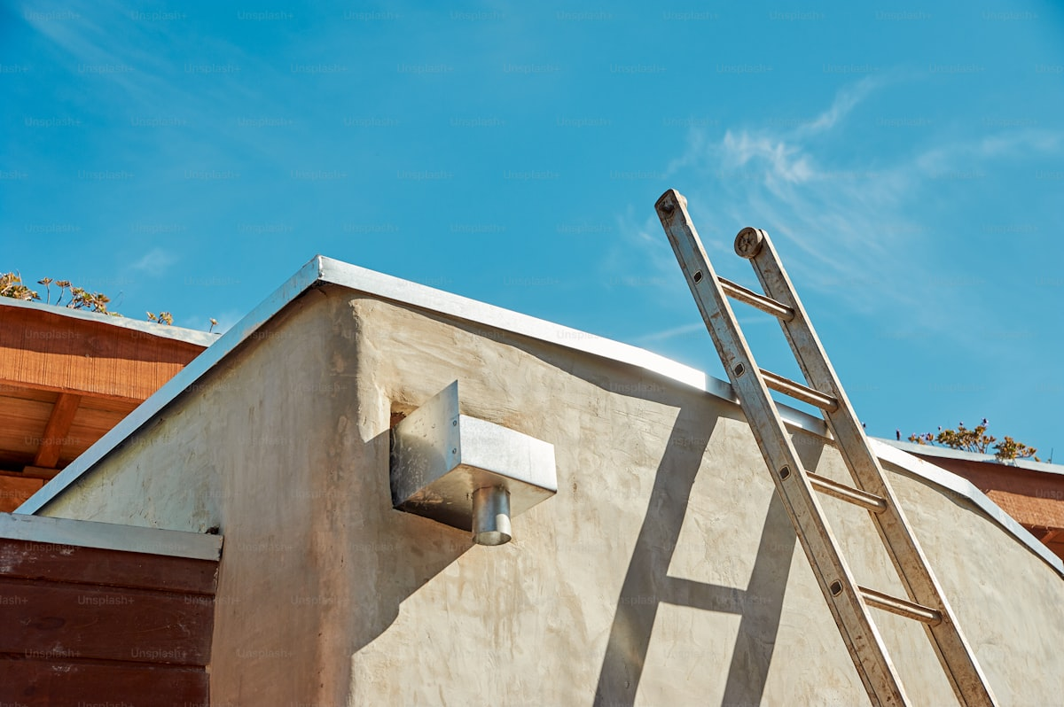 How to Clean Gutters from the Ground (Safest Methods)