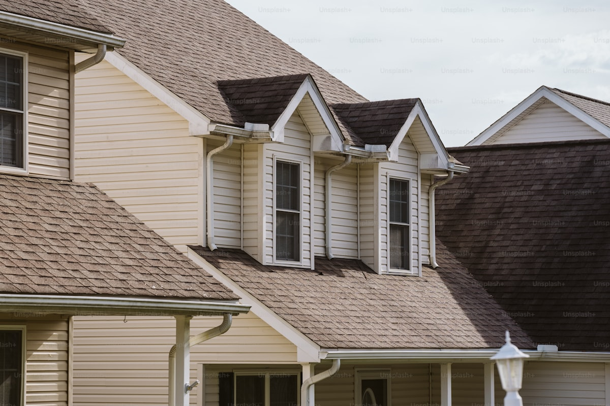 How to Clean Vinyl Siding Without a Pressure Washer
